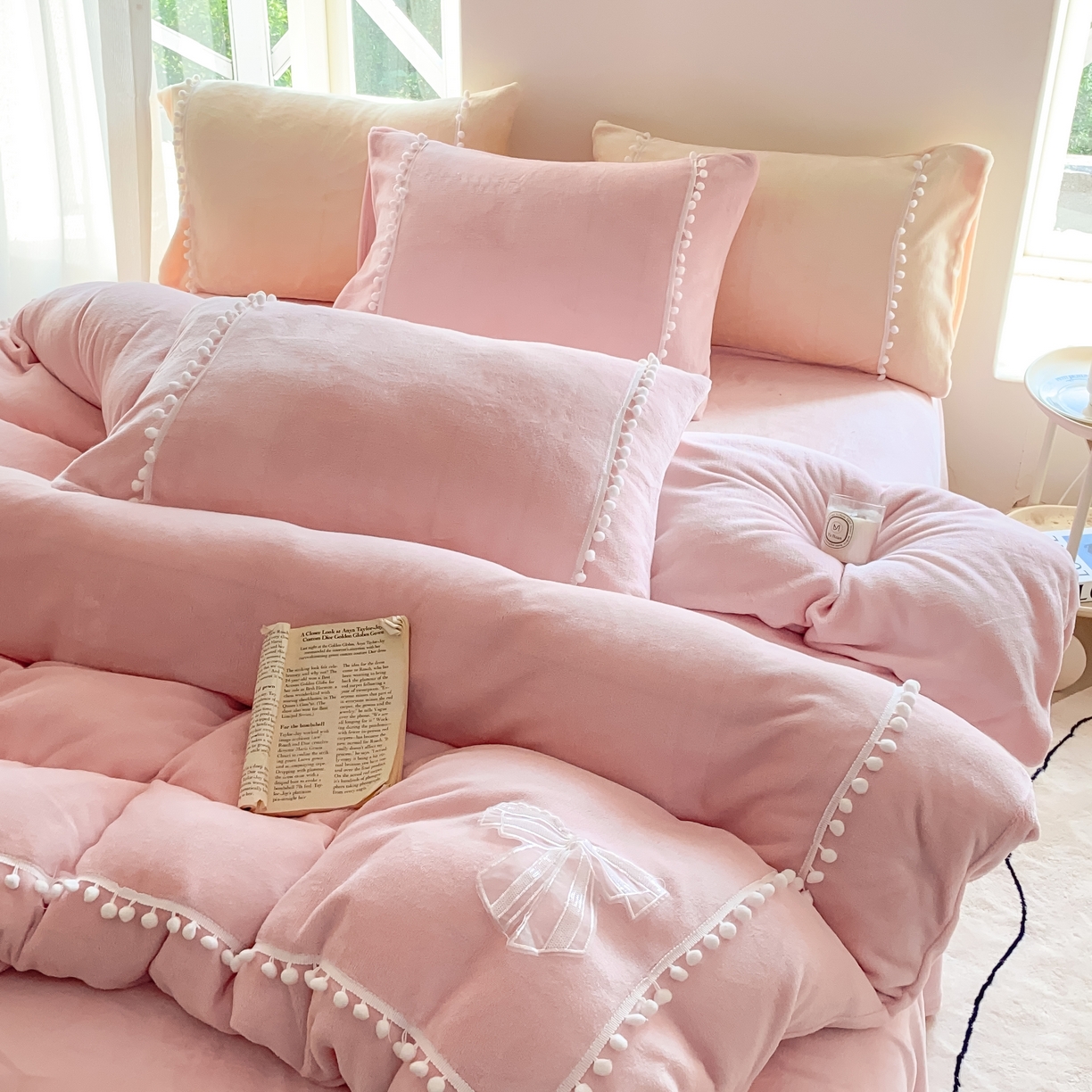 91家纺网 家纺一手货源 找家纺 二八年华 2025新款小毛球牛奶绒四件套 粉玉