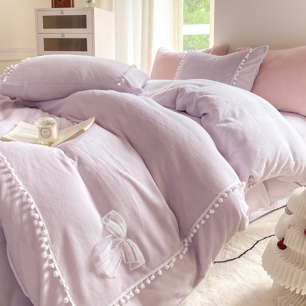 91家纺网 家纺一手货源 找家纺 二八年华 2025新款小毛球牛奶绒四件套 烟紫