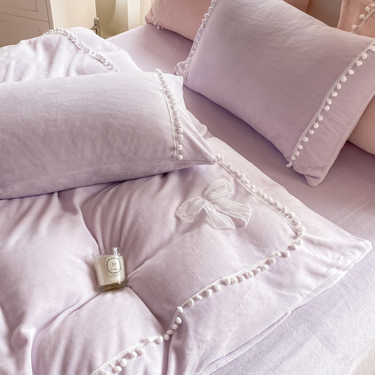 91家纺网 家纺一手货源 找家纺 二八年华 2025新款小毛球牛奶绒四件套 烟紫