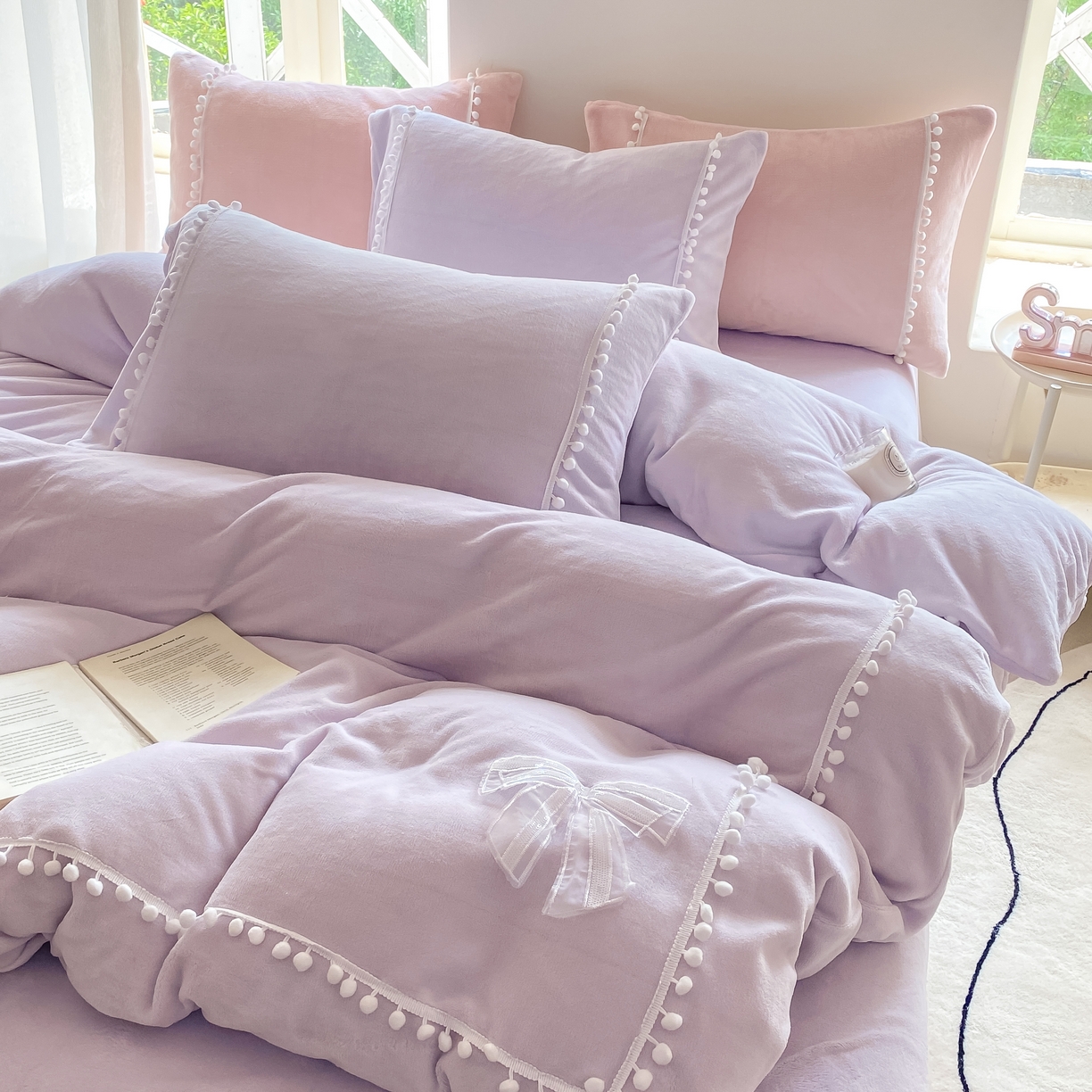 91家纺网 家纺一手货源 找家纺 二八年华 2025新款小毛球牛奶绒四件套 烟紫