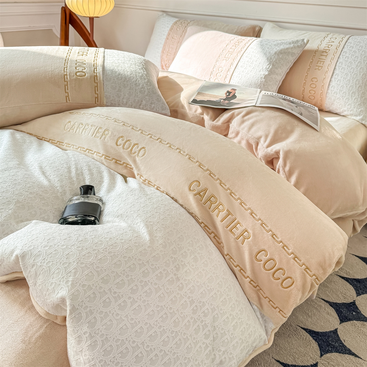 （总）灰鲸 2025新款牛奶绒拼接刺绣雕花套件-露娜