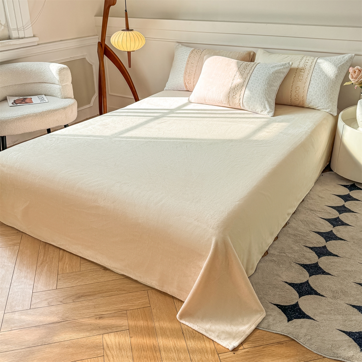 91家纺网 家纺一手货源 找家纺 （总）灰鲸 2025新款牛奶绒拼接刺绣雕花套件-露娜