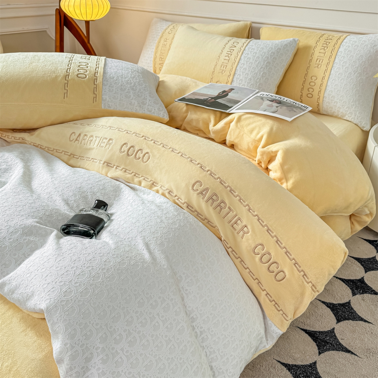 91家纺网 家纺一手货源 找家纺 （总）灰鲸 2025新款牛奶绒拼接刺绣雕花套件-露娜