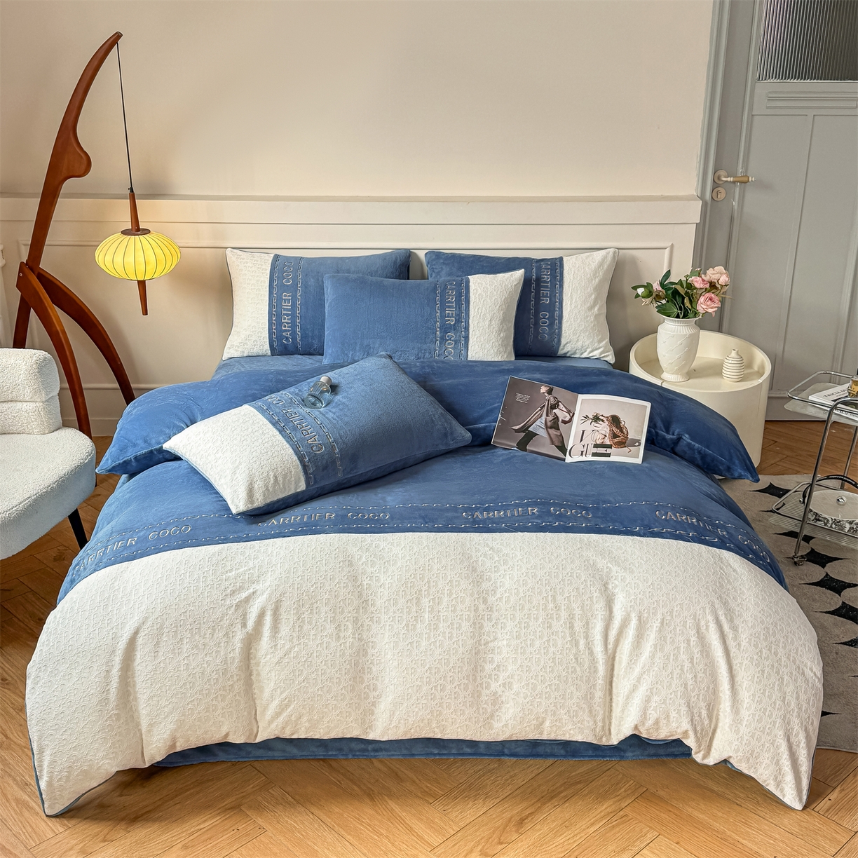 91家纺网 家纺一手货源 找家纺 灰鲸 2025新款牛奶绒拼接刺绣雕花套件-露娜 露娜-宾利蓝