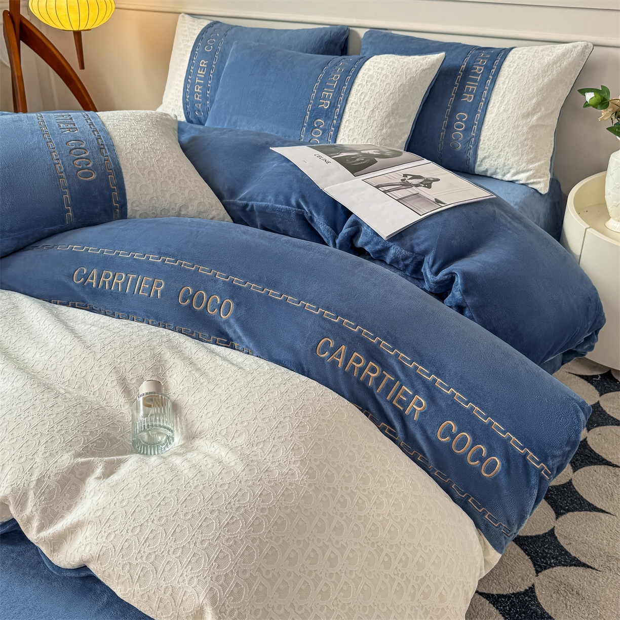 91家纺网 家纺一手货源 找家纺 灰鲸 2025新款牛奶绒拼接刺绣雕花套件-露娜 露娜-宾利蓝