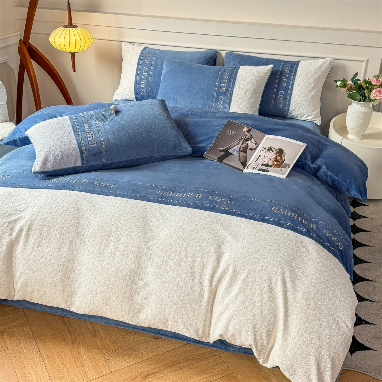 91家纺网 家纺一手货源 找家纺 灰鲸 2025新款牛奶绒拼接刺绣雕花套件-露娜 露娜-宾利蓝