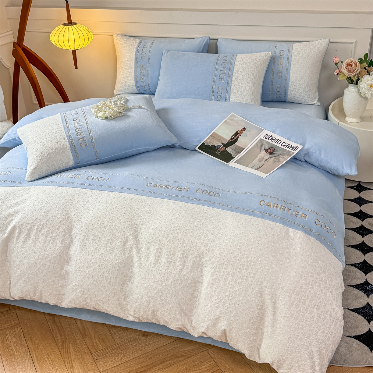 91家纺网 家纺一手货源 找家纺 灰鲸 2025新款牛奶绒拼接刺绣雕花套件-露娜 露娜-繁星蓝