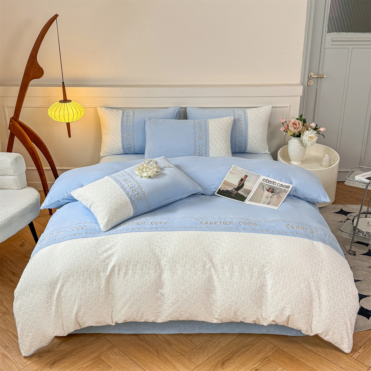 91家纺网 家纺一手货源 找家纺 灰鲸 2025新款牛奶绒拼接刺绣雕花套件-露娜 露娜-繁星蓝