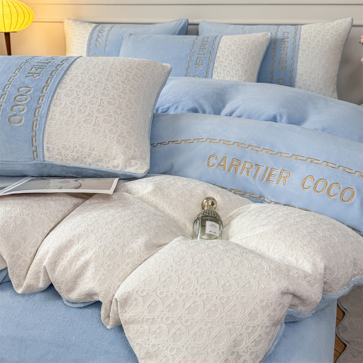 91家纺网 家纺一手货源 找家纺 灰鲸 2025新款牛奶绒拼接刺绣雕花套件-露娜 露娜-繁星蓝