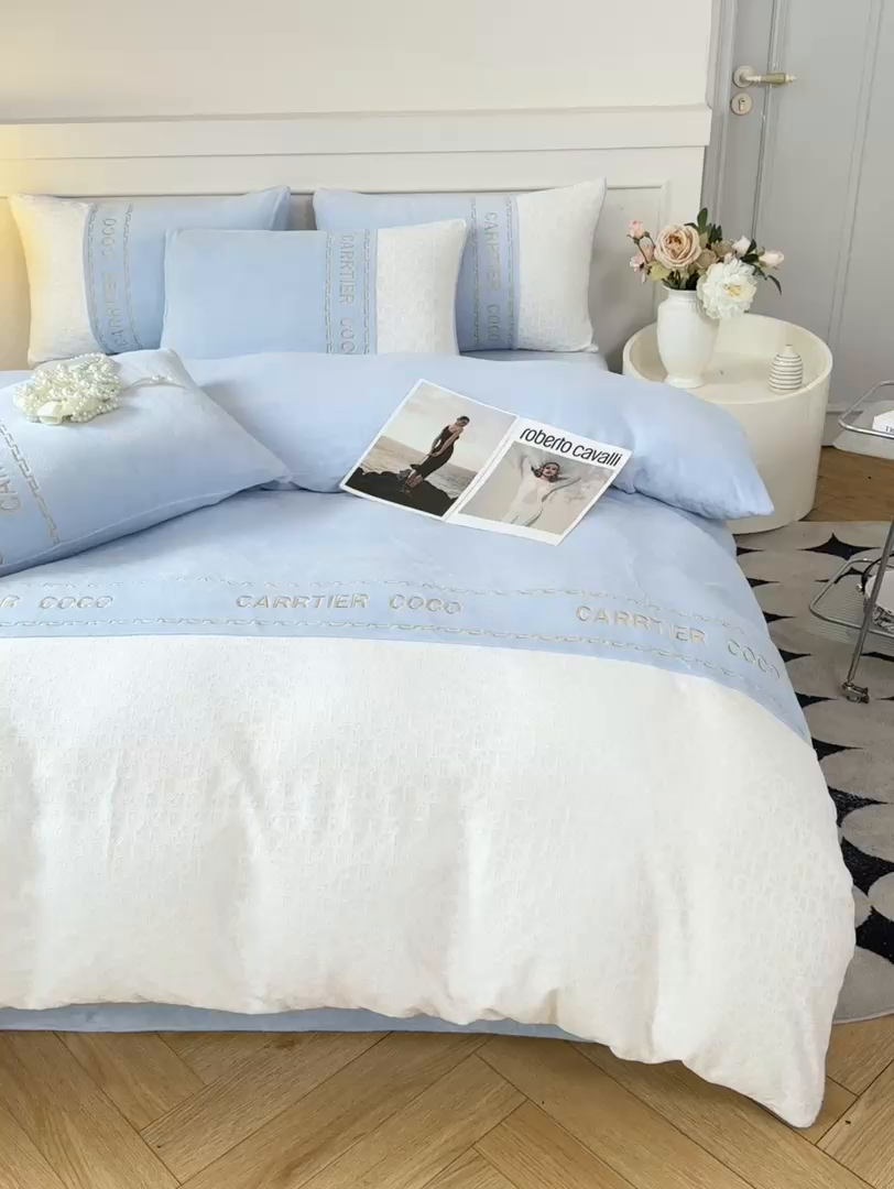 91家纺网 家纺一手货源 找家纺 灰鲸 2025新款牛奶绒拼接刺绣雕花套件-露娜 露娜-繁星蓝