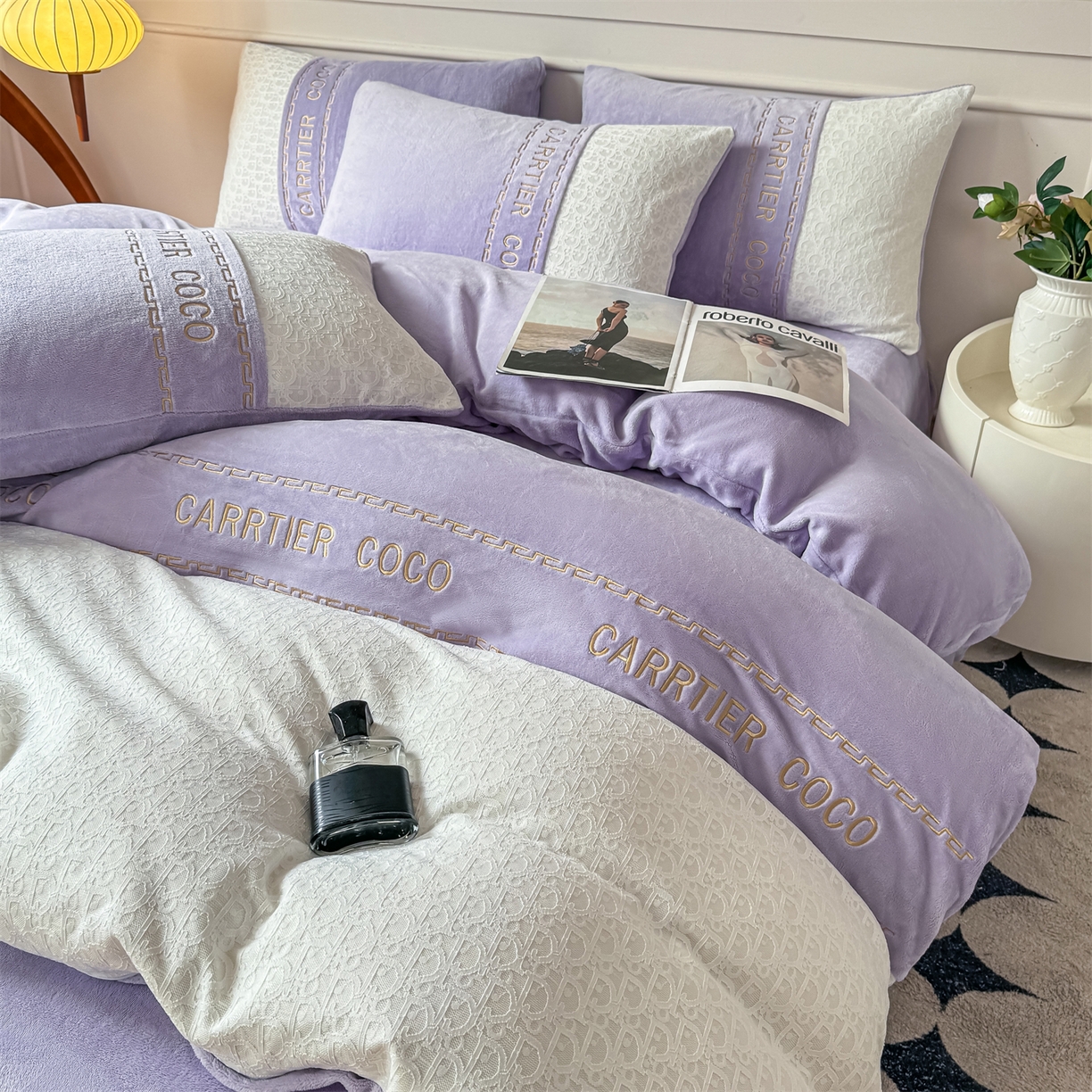 91家纺网 家纺一手货源 找家纺 灰鲸 2025新款牛奶绒拼接刺绣雕花套件-露娜 露娜-风铃紫