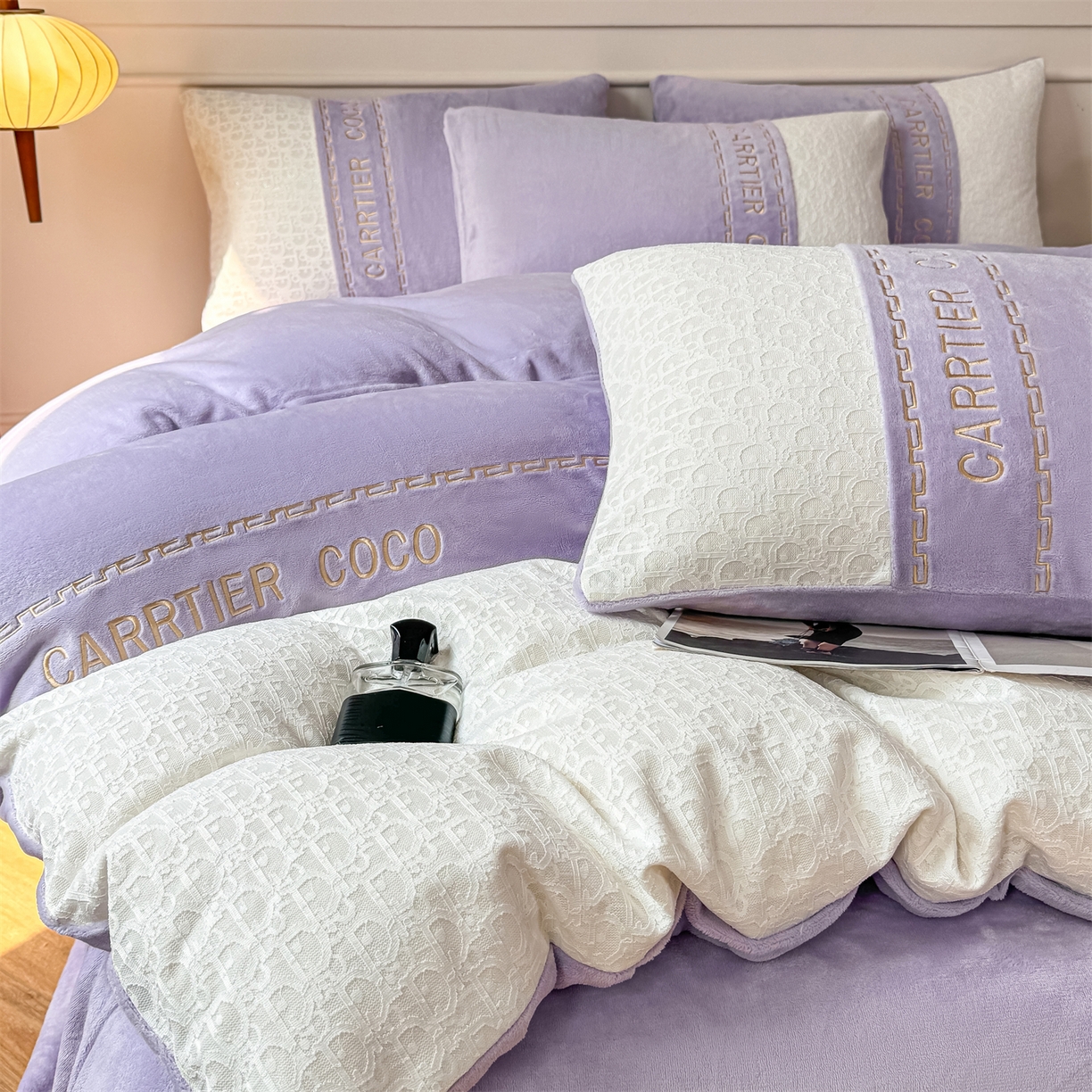 91家纺网 家纺一手货源 找家纺 灰鲸 2025新款牛奶绒拼接刺绣雕花套件-露娜 露娜-风铃紫