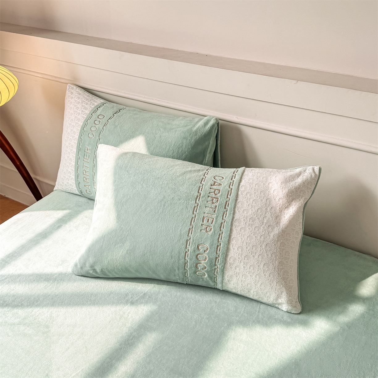 91家纺网 家纺一手货源 找家纺 灰鲸 2025新款牛奶绒拼接刺绣雕花套件-露娜 露娜-抹茶绿