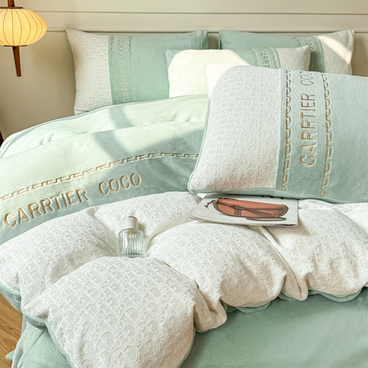 91家纺网 家纺一手货源 找家纺 灰鲸 2025新款牛奶绒拼接刺绣雕花套件-露娜 露娜-抹茶绿