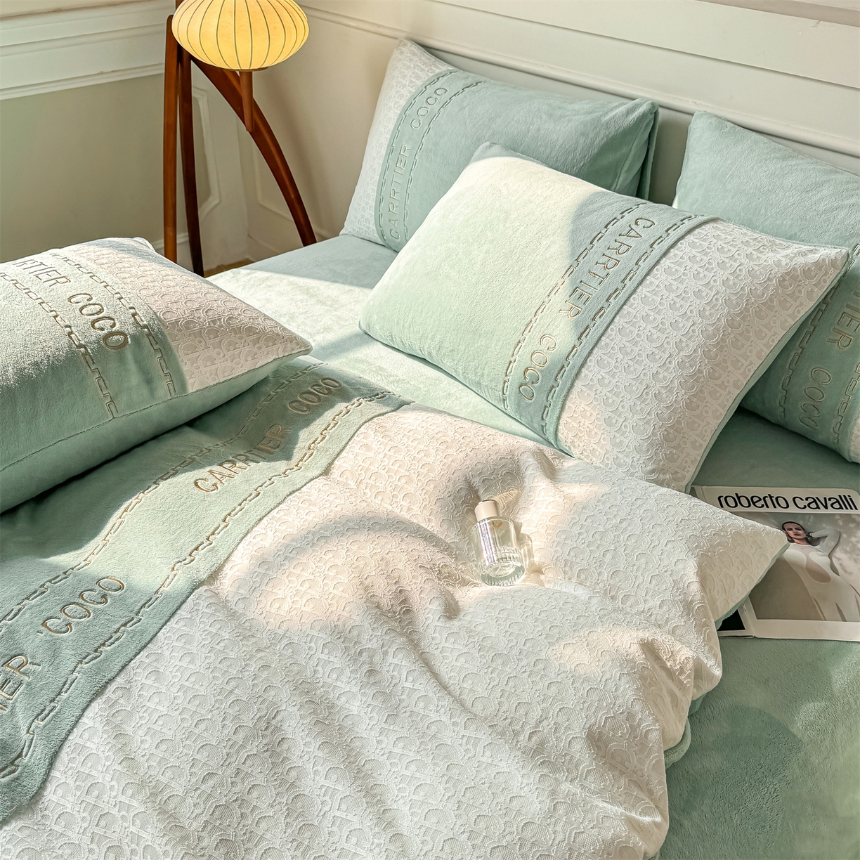 91家纺网 家纺一手货源 找家纺 灰鲸 2025新款牛奶绒拼接刺绣雕花套件-露娜 露娜-抹茶绿