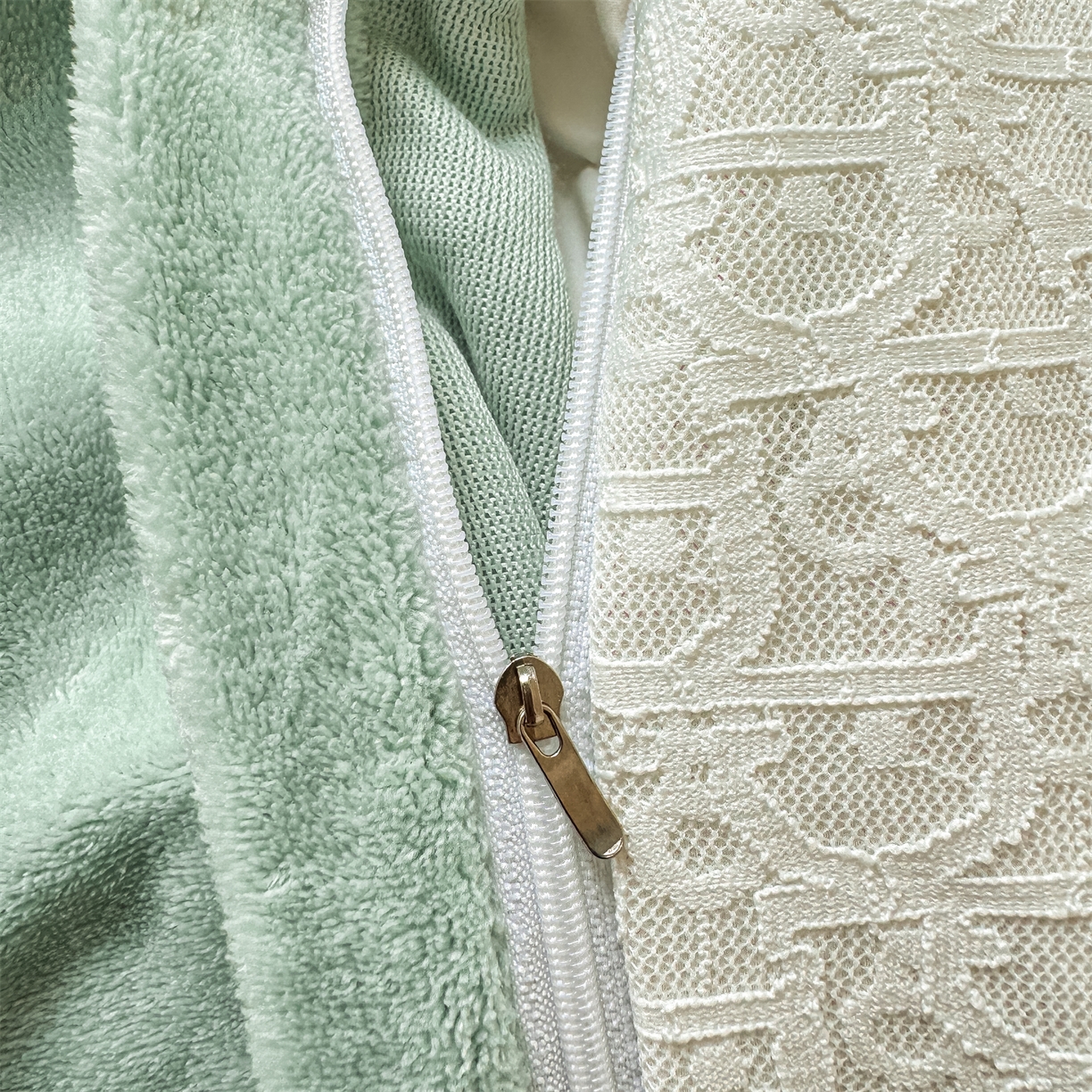 91家纺网 家纺一手货源 找家纺 灰鲸 2025新款牛奶绒拼接刺绣雕花套件-露娜 露娜-抹茶绿