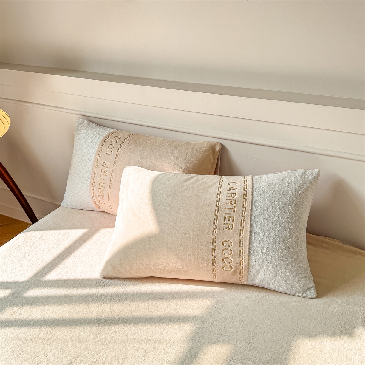 91家纺网 家纺一手货源 找家纺 灰鲸 2025新款牛奶绒拼接刺绣雕花套件-露娜 露娜-奶茶