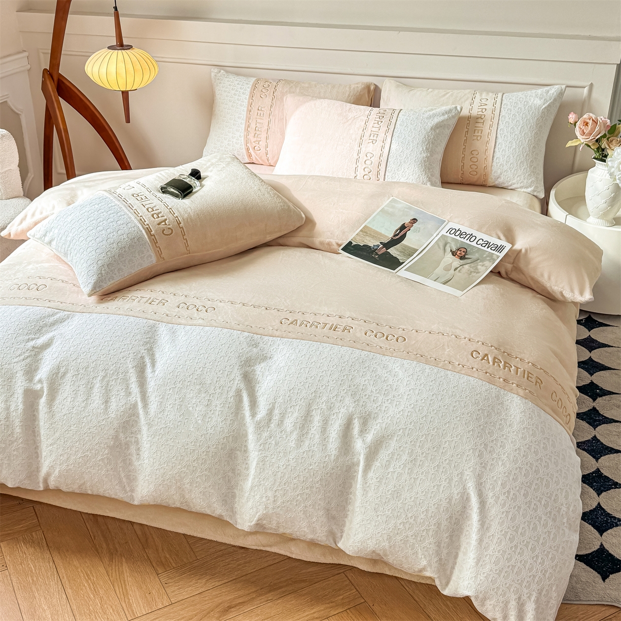 91家纺网 家纺一手货源 找家纺 灰鲸 2025新款牛奶绒拼接刺绣雕花套件-露娜 露娜-奶茶