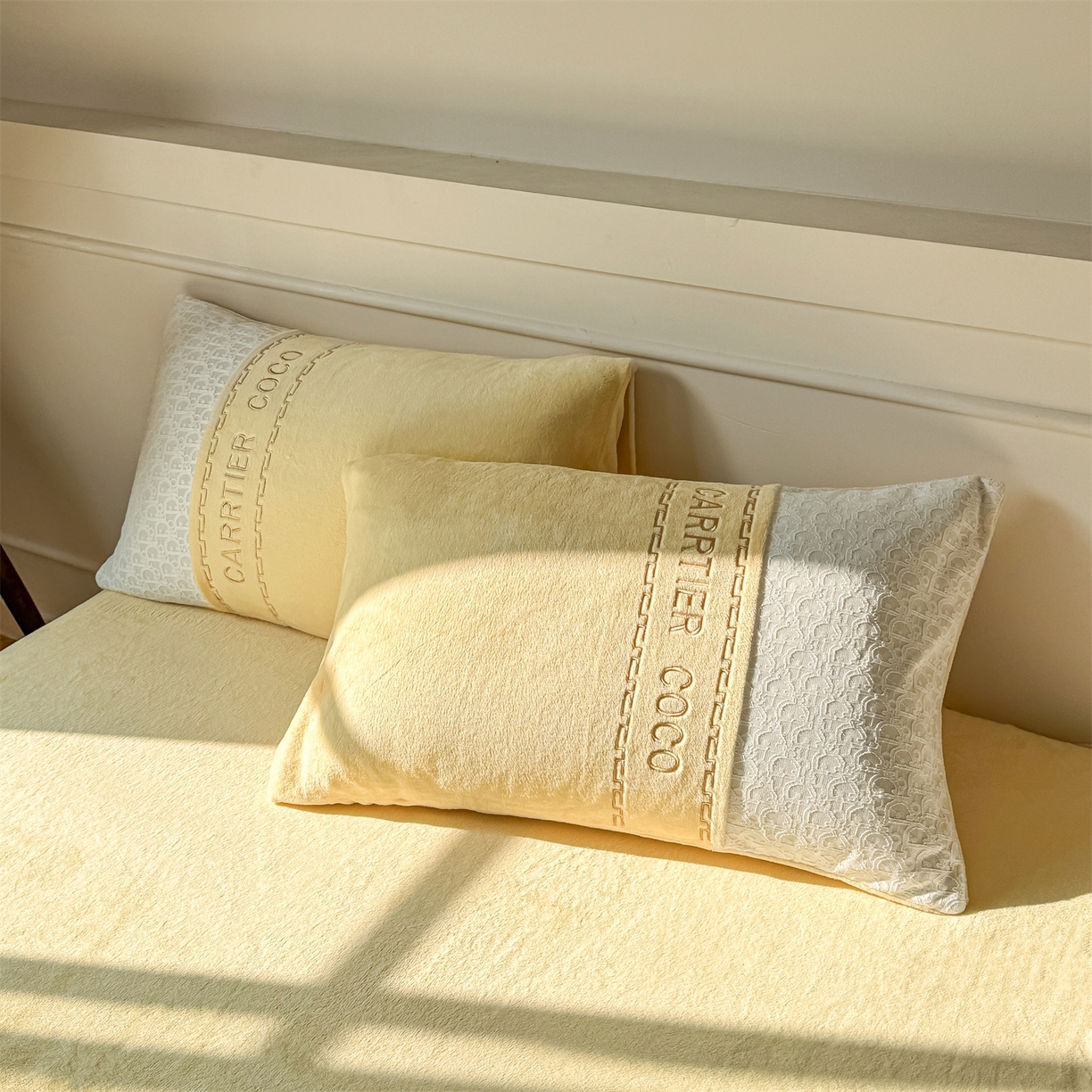 91家纺网 家纺一手货源 找家纺 灰鲸 2025新款牛奶绒拼接刺绣雕花套件-露娜 露娜-奶黄