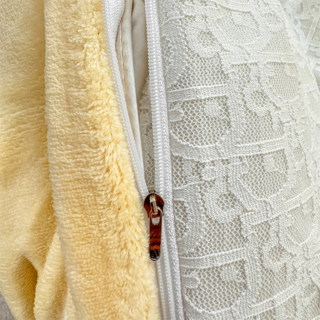 91家纺网 家纺一手货源 找家纺 灰鲸 2025新款牛奶绒拼接刺绣雕花套件-露娜 露娜-奶黄