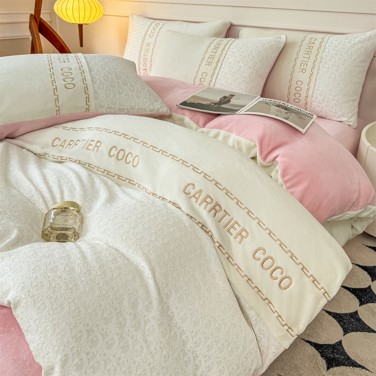 灰鲸 2025新款牛奶绒拼接刺绣雕花套件-露娜 露娜-奶昔白+可可粉