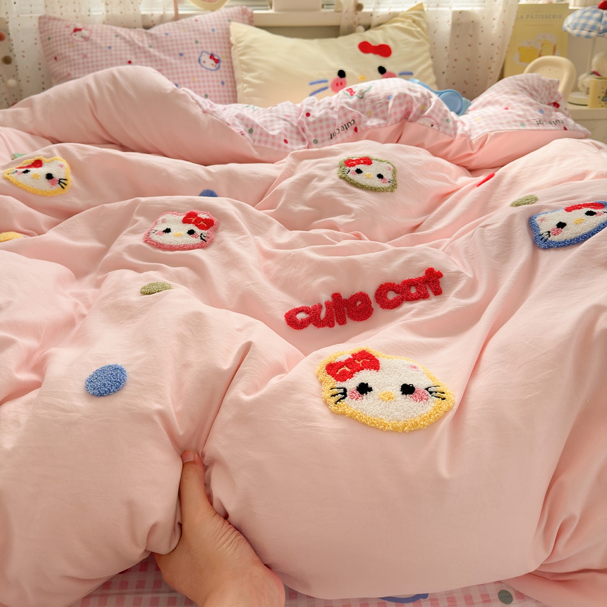 91家纺网 家纺一手货源 找家纺 卡迪熊家纺 2025新款水洗棉毛巾绣可爱猫咪系列 晚安喵-粉