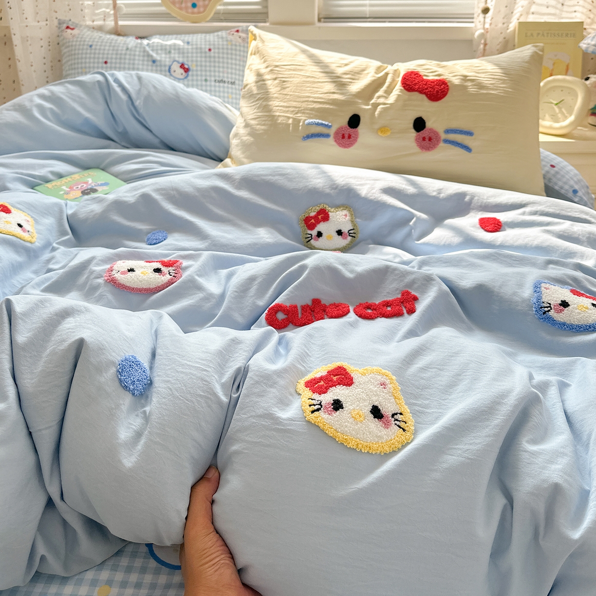 91家纺网 家纺一手货源 找家纺 卡迪熊家纺 2025新款水洗棉毛巾绣可爱猫咪系列 晚安喵-蓝