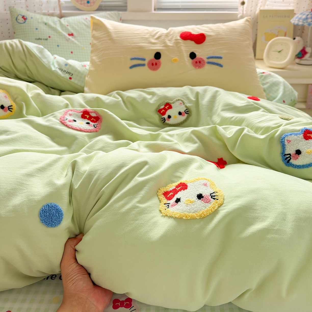 91家纺网 家纺一手货源 找家纺 彩韵家纺 2025新款水洗棉毛巾绣可爱猫咪系列 晚安喵-绿