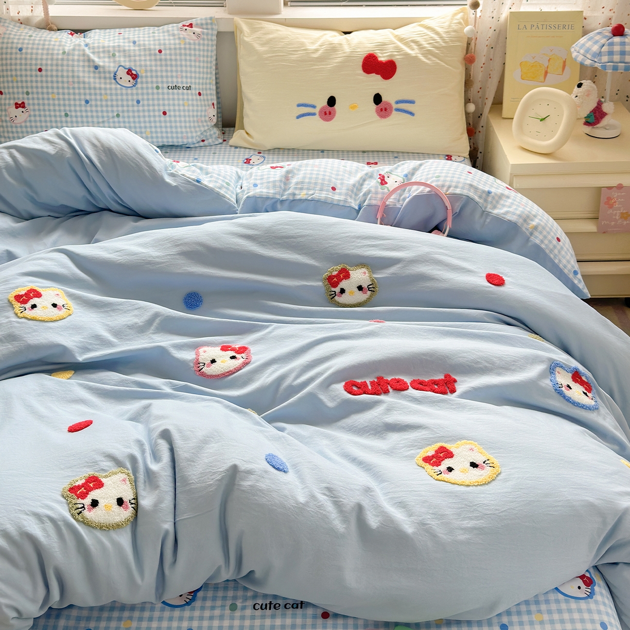 91家纺网 家纺一手货源 找家纺 彩韵家纺 2025新款水洗棉毛巾绣可爱猫咪系列 晚安喵-蓝