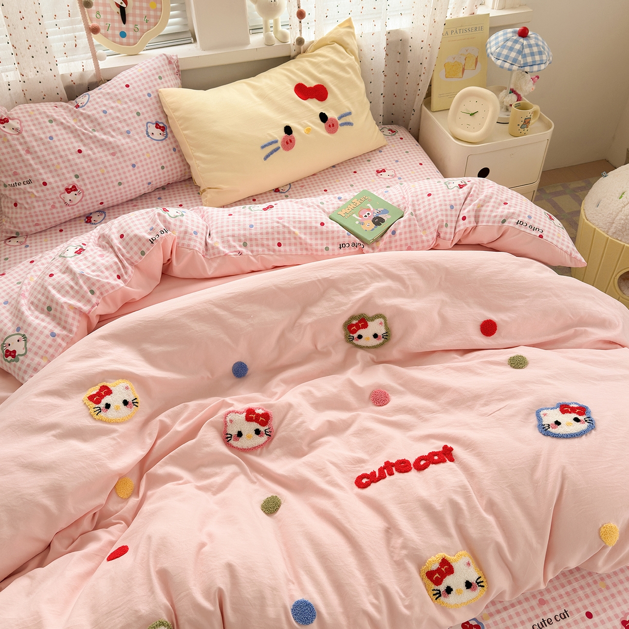 91家纺网 家纺一手货源 找家纺 彩韵家纺 2025新款水洗棉毛巾绣可爱猫咪系列 晚安喵-粉