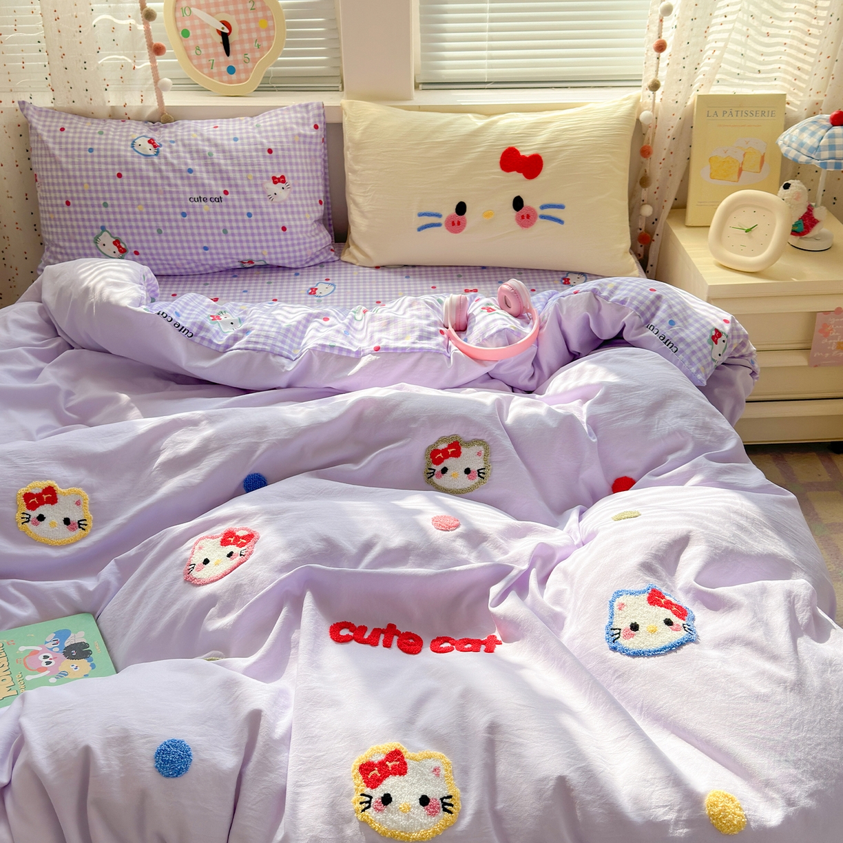 91家纺网 家纺一手货源 找家纺 彩韵家纺 2025新款水洗棉毛巾绣可爱猫咪系列 晚安喵-紫