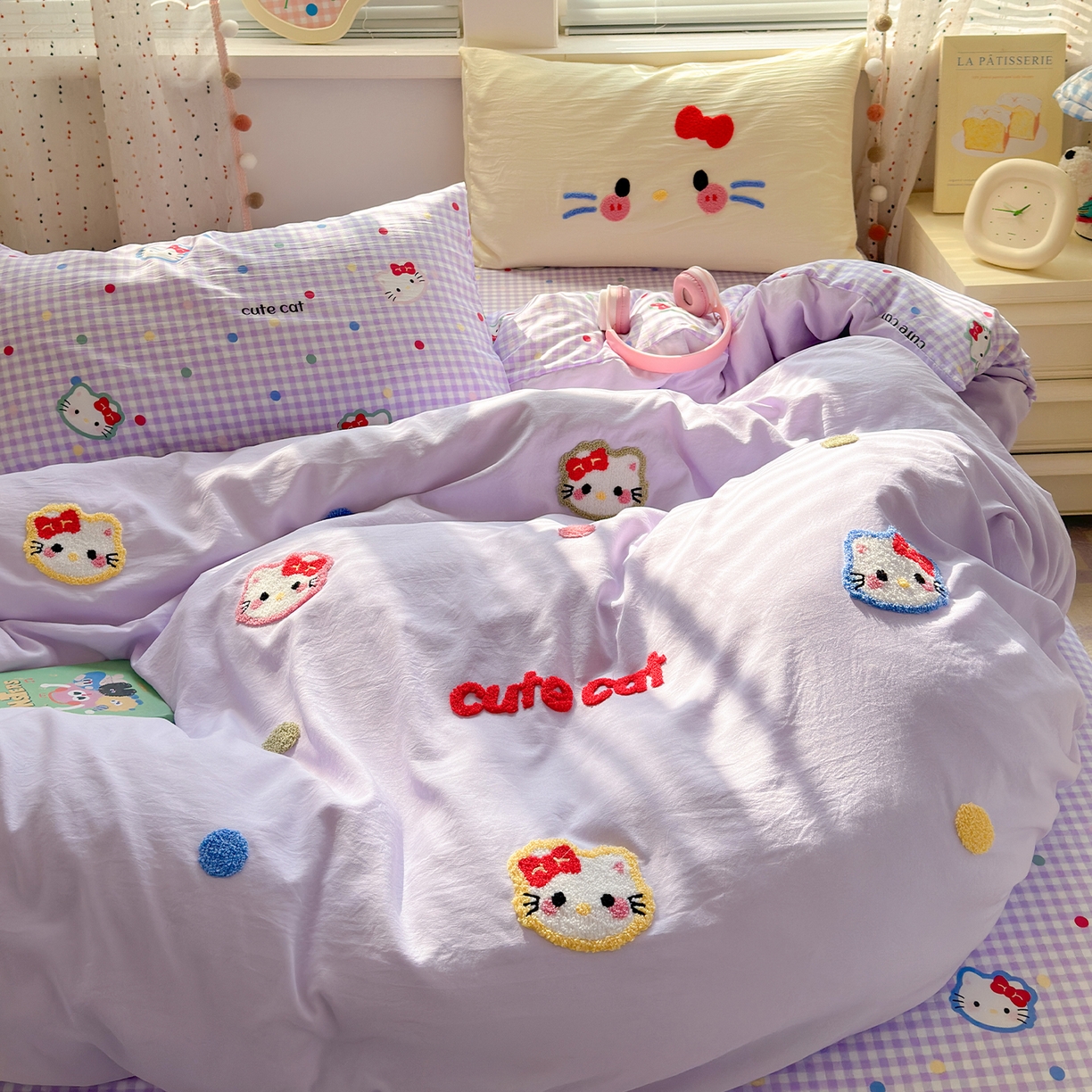 91家纺网 家纺一手货源 找家纺 彩韵家纺 2025新款水洗棉毛巾绣可爱猫咪系列 晚安喵-紫