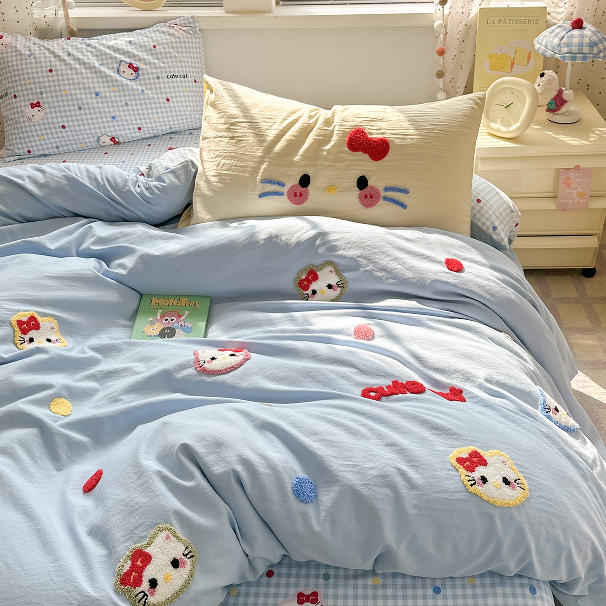 91家纺网 家纺一手货源 找家纺 彩韵家纺 2025新款水洗棉毛巾绣可爱猫咪系列 晚安喵-蓝