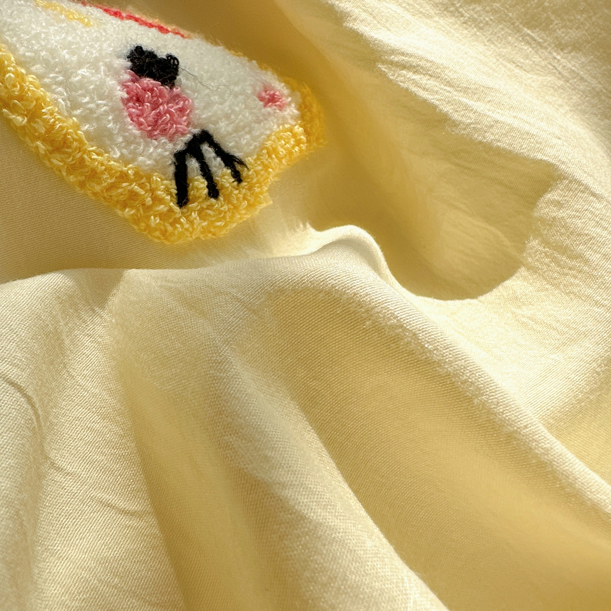 91家纺网 家纺一手货源 找家纺 彩韵家纺 2025新款水洗棉毛巾绣可爱猫咪系列 晚安喵-黄