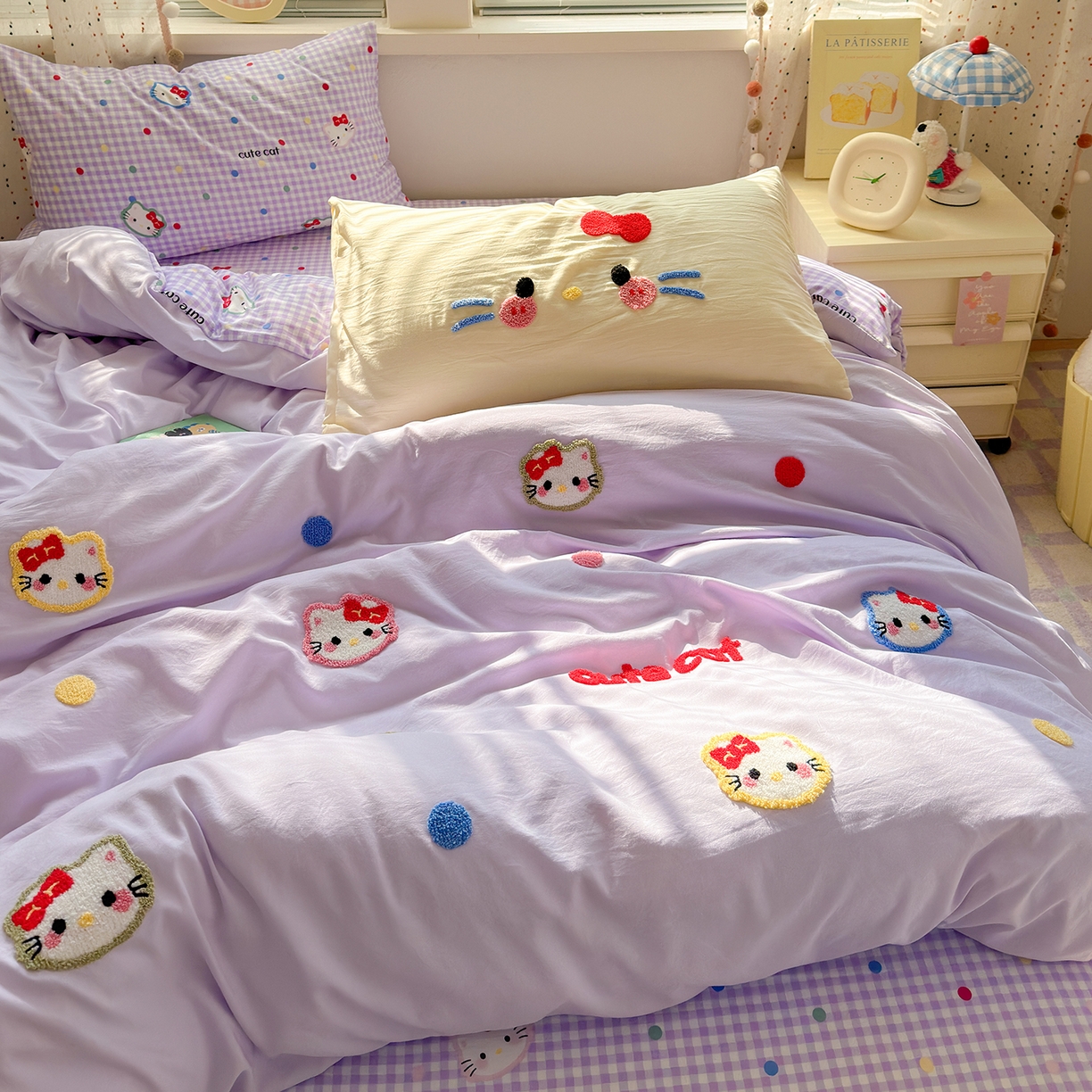 91家纺网 家纺一手货源 找家纺 彩韵家纺 2025新款水洗棉毛巾绣可爱猫咪系列 晚安喵-紫