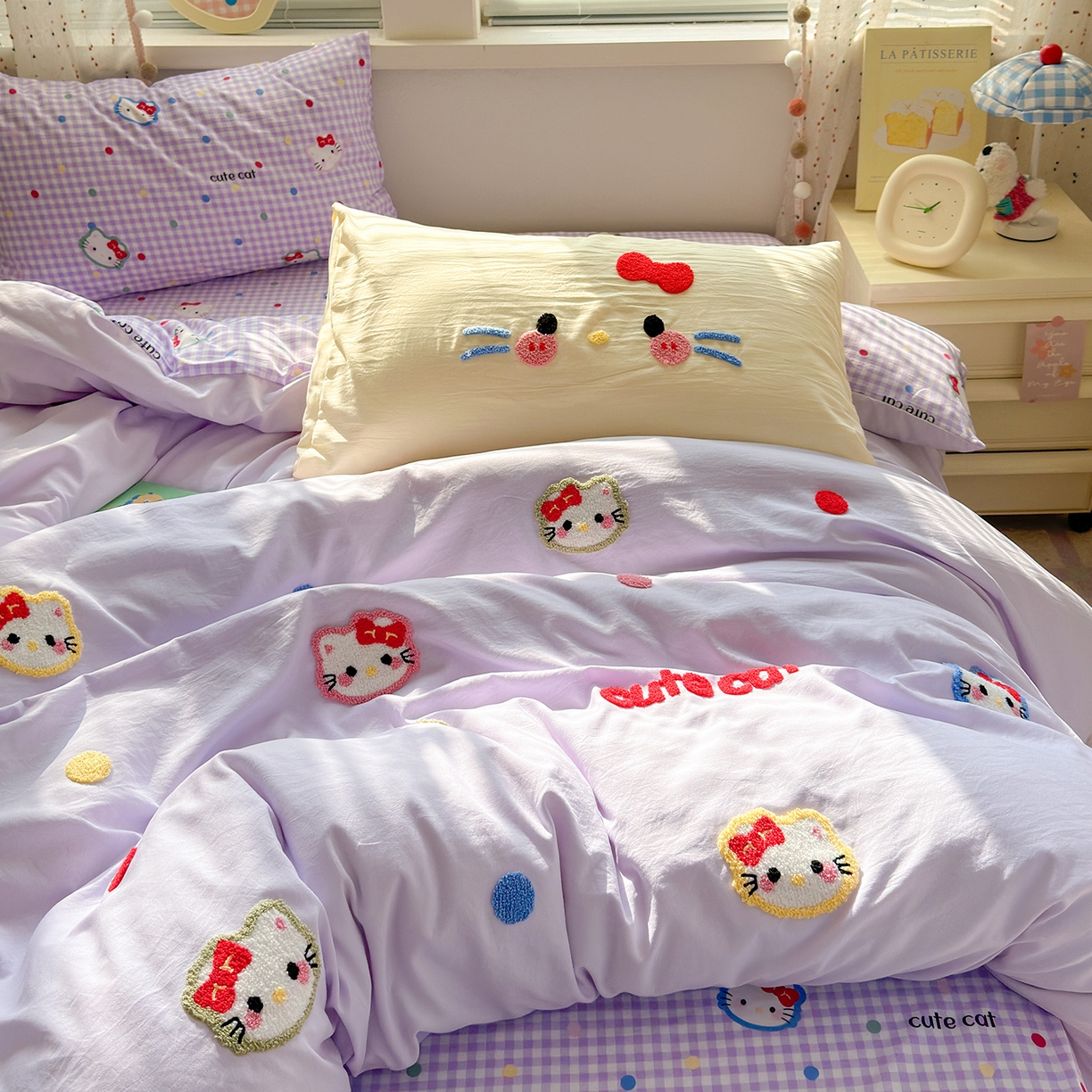 91家纺网 家纺一手货源 找家纺 彩韵家纺 2025新款水洗棉毛巾绣可爱猫咪系列 晚安喵-紫