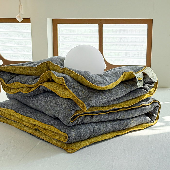 91家纺网 家纺一手货源 找家纺 全美家居 2025新款全棉色织双层纱春秋被夏被加厚冬被大豆纤维被 梦境黄