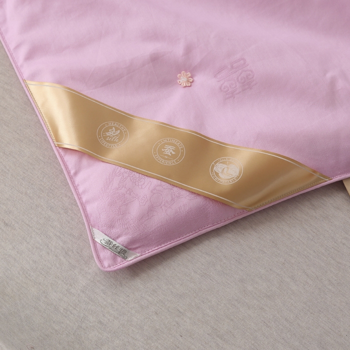 91家纺网 家纺一手货源 找家纺 越宏顺 2025新款全棉80s提花纯棉.被100%桑.保真春秋被 蜜糖粉