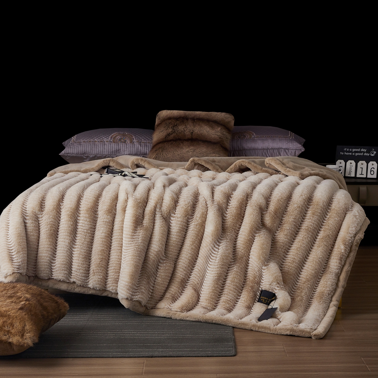 91家纺网 家纺一手货源 找家纺 （总） 2025新款加厚10斤仿大兔毛艺术毯轻奢拉舍尔毛毯子水貂绒午睡盖毯被子婚庆盖毯