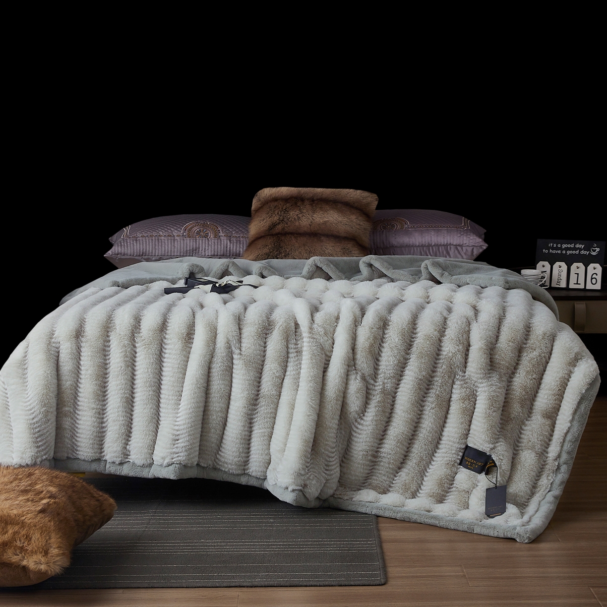 91家纺网 家纺一手货源 找家纺 （总） 2025新款加厚10斤仿大兔毛艺术毯轻奢拉舍尔毛毯子水貂绒午睡盖毯被子婚庆盖毯