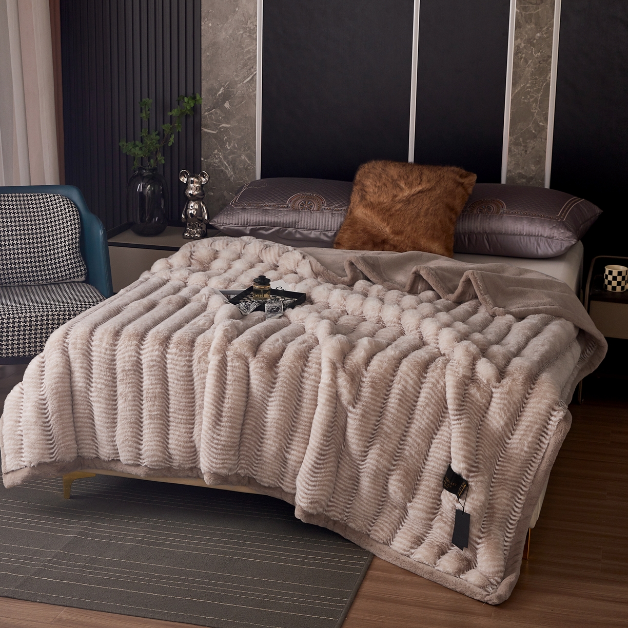 91家纺网 家纺一手货源 找家纺  2025新款加厚10斤仿大兔毛艺术毯轻奢拉舍尔毛毯子水貂绒午睡盖毯被子婚庆盖毯 波浪-驼色