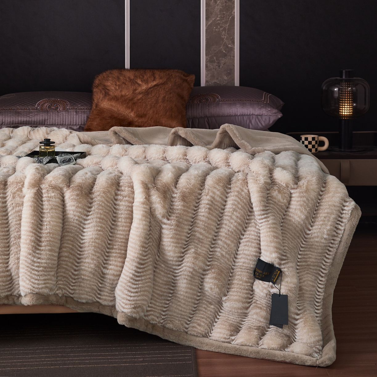 91家纺网 家纺一手货源 找家纺  2025新款加厚10斤仿大兔毛艺术毯轻奢拉舍尔毛毯子水貂绒午睡盖毯被子婚庆盖毯 波浪-驼色