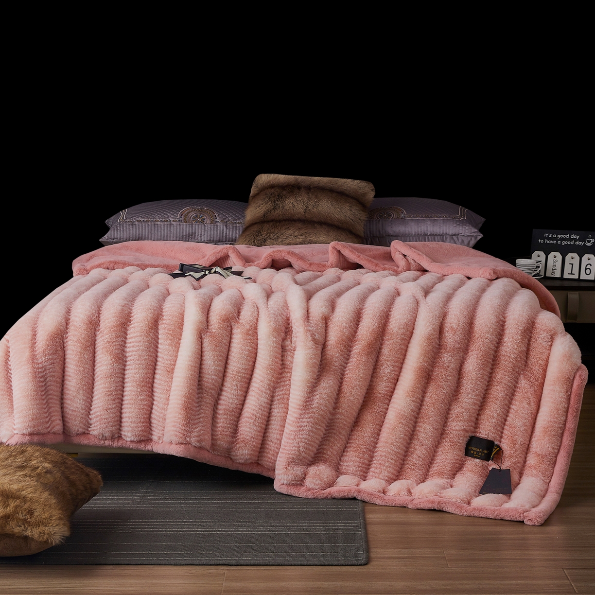 91家纺网 家纺一手货源 找家纺  2025新款加厚10斤仿大兔毛艺术毯轻奢拉舍尔毛毯子水貂绒午睡盖毯被子婚庆盖毯 波浪-粉红