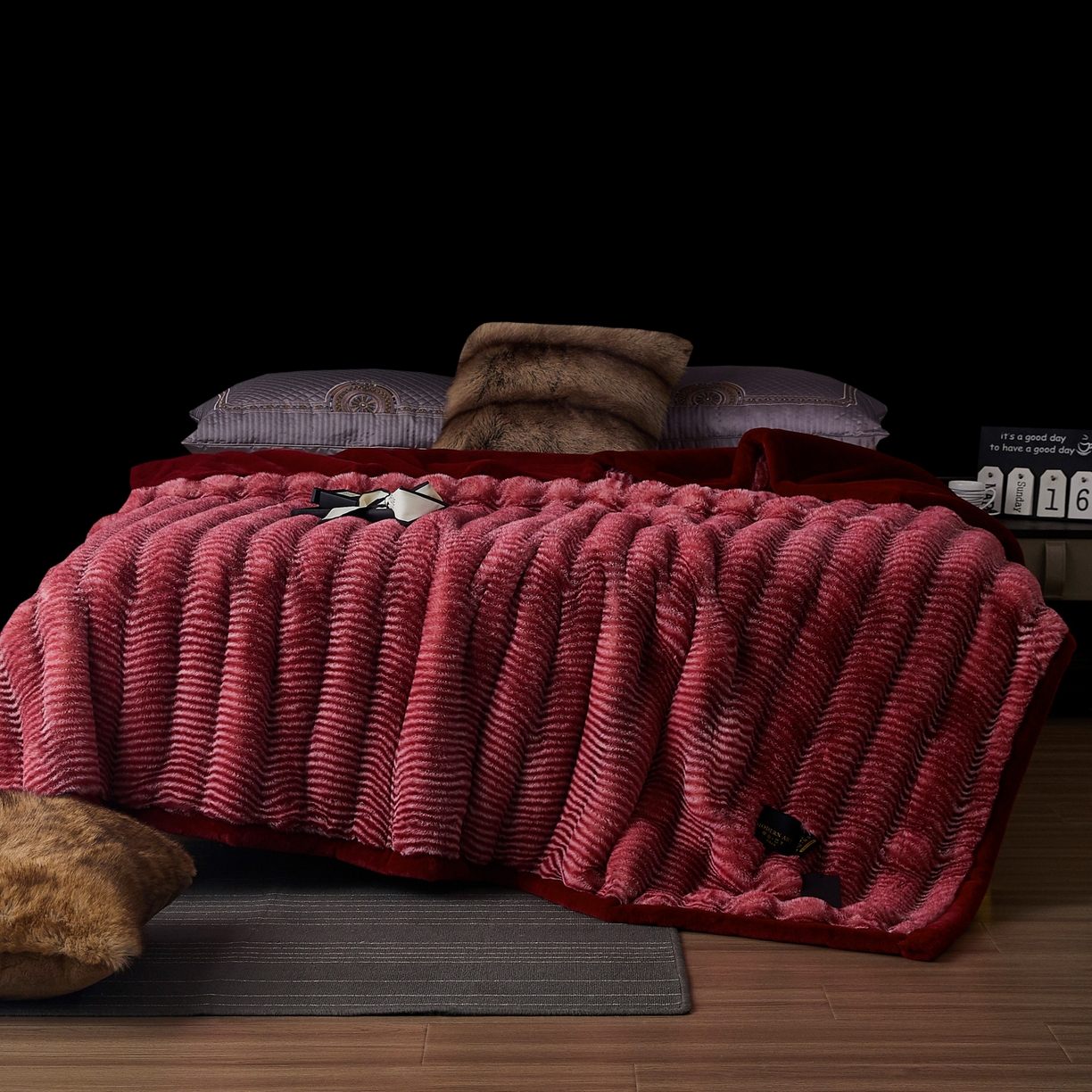 91家纺网 家纺一手货源 找家纺  2025新款加厚10斤仿大兔毛艺术毯轻奢拉舍尔毛毯子水貂绒午睡盖毯被子婚庆盖毯 波浪-酒红