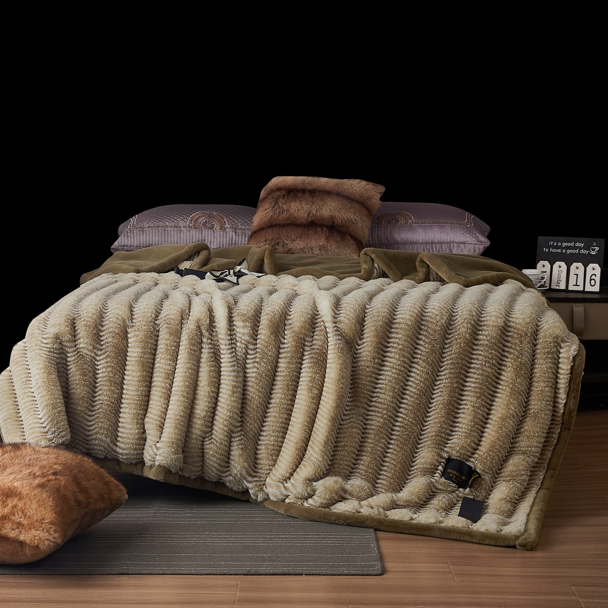 91家纺网 家纺一手货源 找家纺  2025新款加厚10斤仿大兔毛艺术毯轻奢拉舍尔毛毯子水貂绒午睡盖毯被子婚庆盖毯 波浪-卡绿