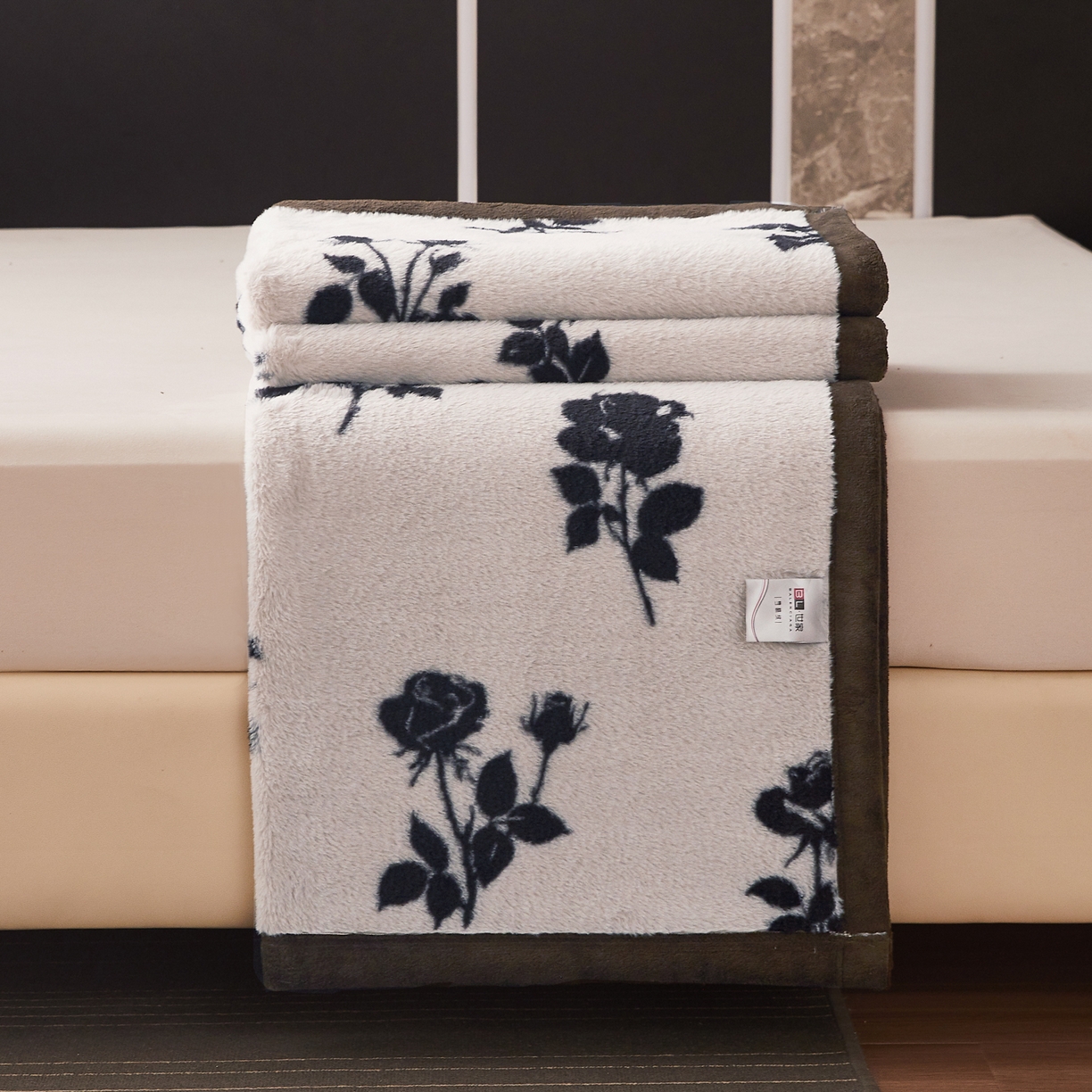 91家纺网 家纺一手货源 找家纺  2025新款仿水貂绒兔毛绒雪棉绒云貂绒拉舍尔双层复合毛毯子 美拉德-玫瑰灰