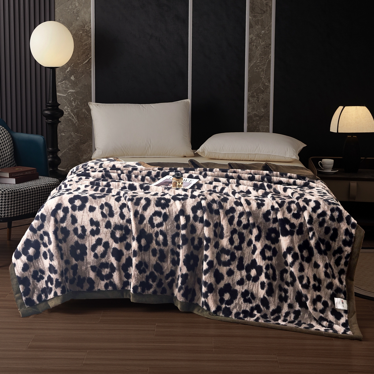 91家纺网 家纺一手货源 找家纺  2025新款仿水貂绒兔毛绒雪棉绒云貂绒拉舍尔双层复合毛毯子 美拉德-豹纹灰