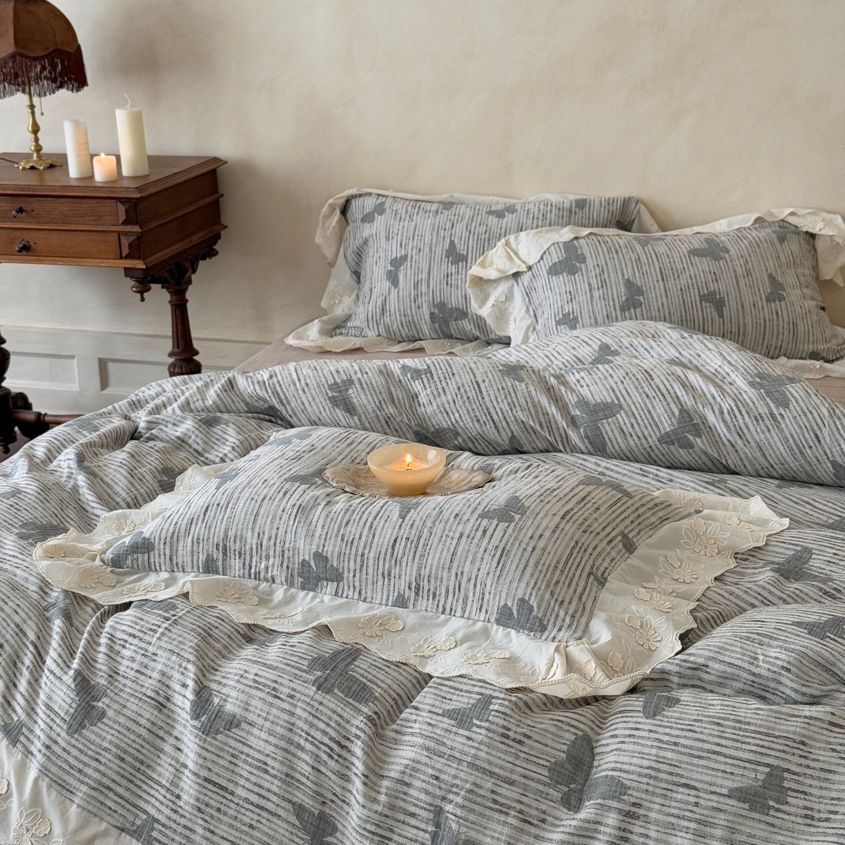 91家纺网 家纺一手货源 找家纺 （总）旷野 2025新款空气层提花皱皱纱碎花边工艺款四件套-蝶梦