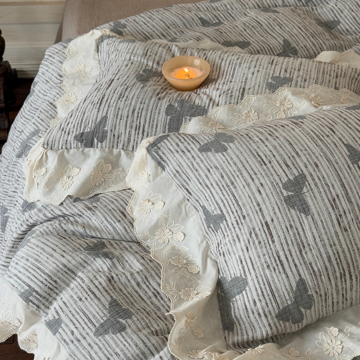 91家纺网 家纺一手货源 找家纺 （总）旷野 2025新款空气层提花皱皱纱碎花边工艺款四件套-蝶梦