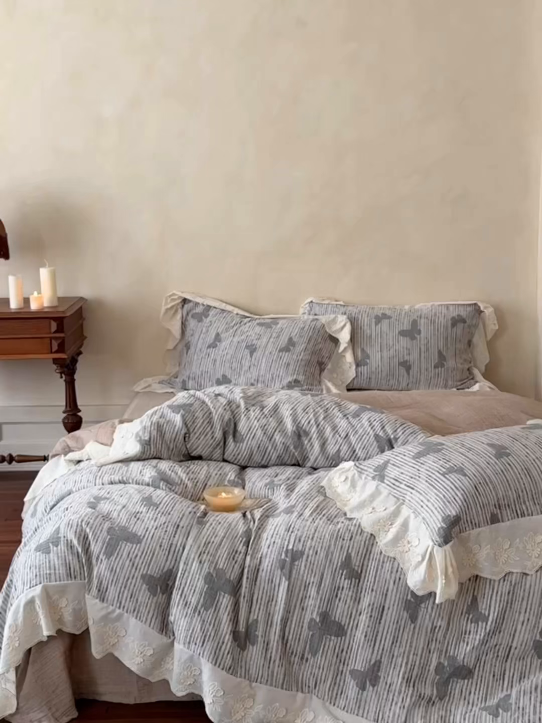 91家纺网 家纺一手货源 找家纺 （总）旷野 2025新款空气层提花皱皱纱碎花边工艺款四件套-蝶梦